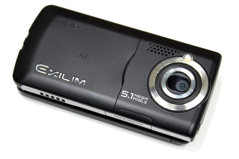 uはカシオ製端末のW53CA。通称EXILIMケータイ。高密度で高機能なケータイなのであった。黒を購入。イイ感じなんですが、液晶裏面に指紋が付きまくりなんですけどぉ～。