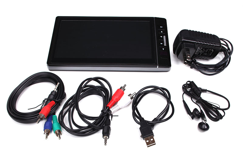 パッケージには、ドでかAV BANK本体、AVケーブル×2本、USBケーブル、イヤフォン、ACアダプタ、日本語取り扱い説明書が含まれる