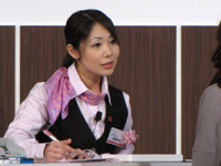 中国支社大会で優勝した東伯店の日置美沙都さんは、エキシビションで登場した