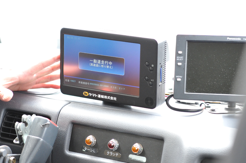 地図は表示されず、運行状況に合わせて音声で案内を行う