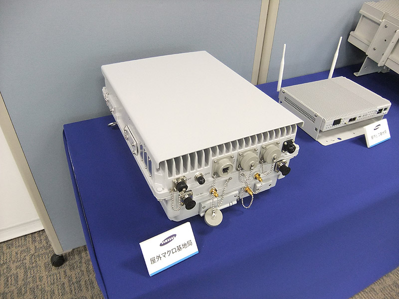 基地局。携帯電話の基地局も小さい。サムスン製