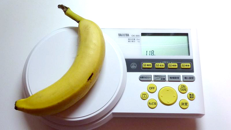 「カロリースケール」 本体サイズは一般の計量秤と比べて横長