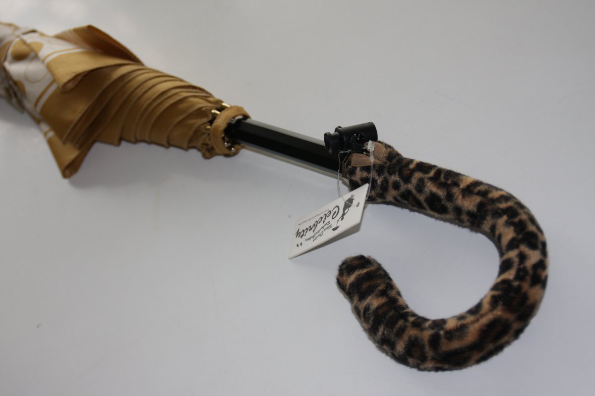 ビニール傘以外でも柄の細い傘なら対応可能だがマッチング度は低い