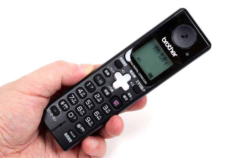 コンパクト＆薄めの子機ですな。ただ、機能的にはあまり充実しているとは言えない