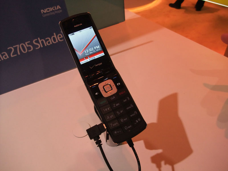 隣に展示されていたNokia 2705 Shade。シンプルな音声端末だ