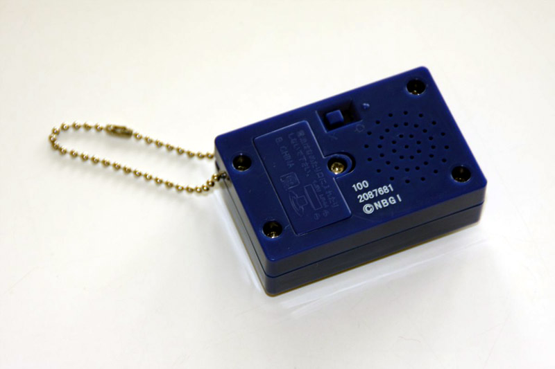 目を閉じて背面のスライド式パワースイッチを入れた瞬間から「妄想」の世界に