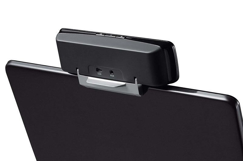 後方から見たところ。使用時は本体後方下部にUSBケーブルなどがつながる