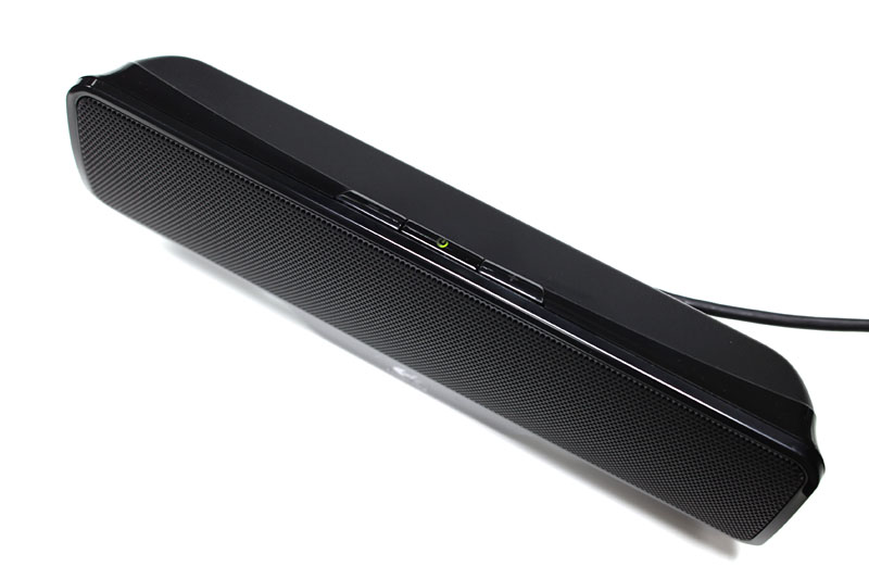 本体上部には電源スイッチとボリュームスイッチがある。このボリュームスイッチにより、外部入力の音量を調節できるようだ