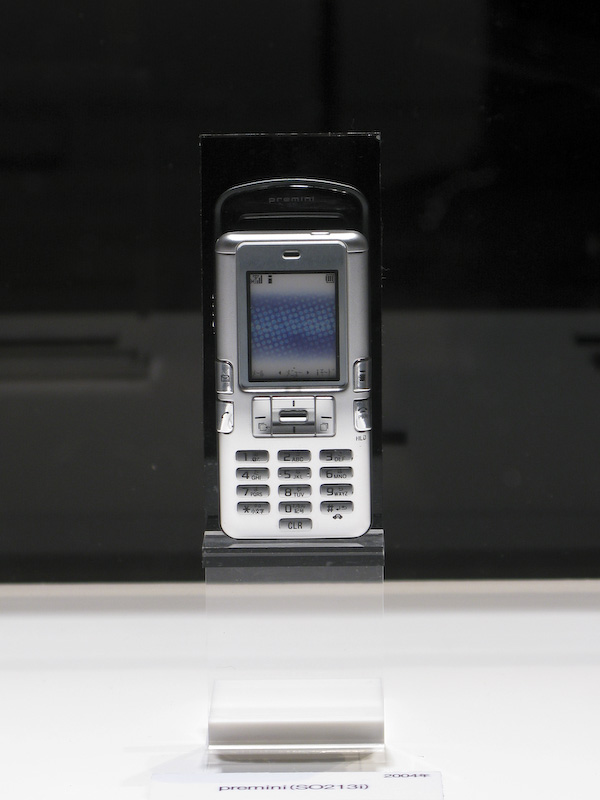premini。キーが少々押しにくかったが、画期的な小ささが注目を集めた