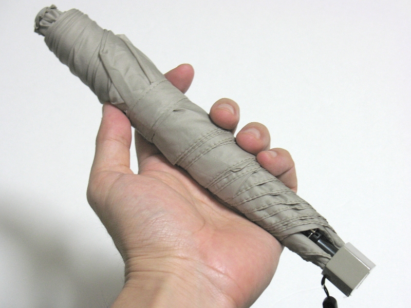 約150gと軽い。UV加工済みのため日傘としてもよさそう