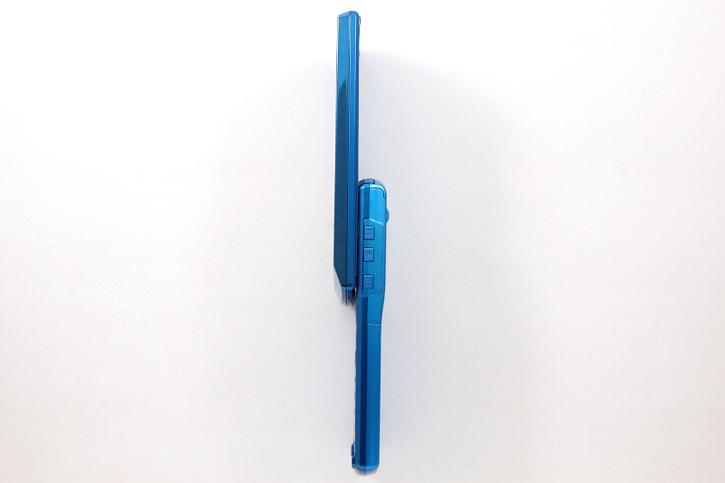 開いた状態の右側面