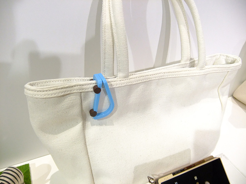 カバンなどにも装着できる