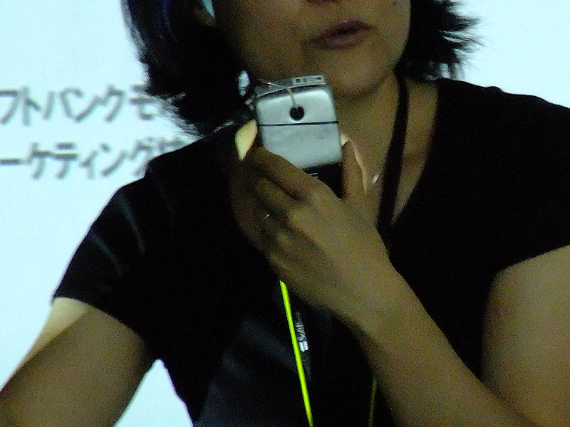 音声をBluetoothで飛ばし、キーパンチャーがテキスト化して再び配信
