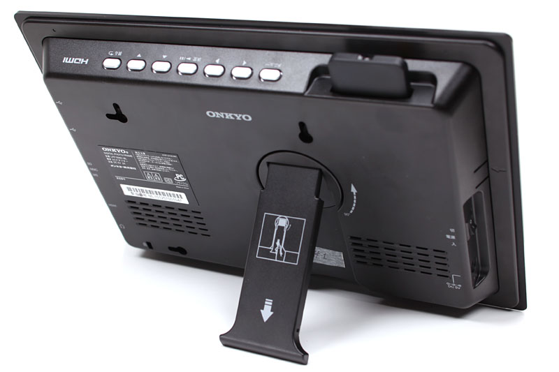 本体背面にある脚で自立する。脚の長さを調節すれば、画面の向きを変えられる