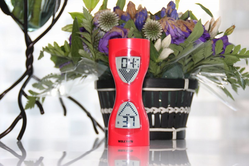 カウントダウン表示（右上の下向き矢印がその意味）で残り4分37秒だ。