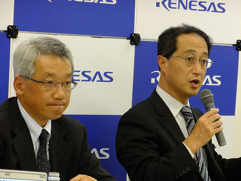 ルネサス エレクトロニクス　SoC第二事業本部 事業本部長の茶木氏（右）と、副事業本部長の松井俊也氏