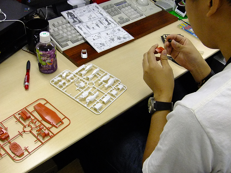 プラモ制作風景