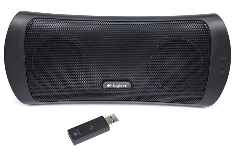 付属のUSBワイヤレスアダプターをパソコンにセットすれば、パソコン用ワイヤレススピーカーとして使える