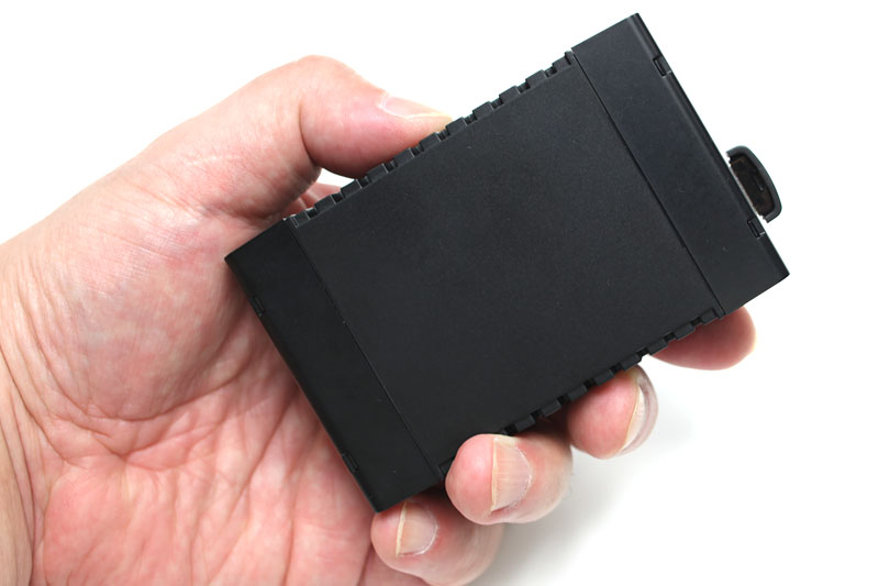 N-TRANSFERのサイズは60×95×28mmで本体質量は95g。小さな箱なのであった