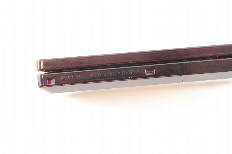 デザイナー名の刻印