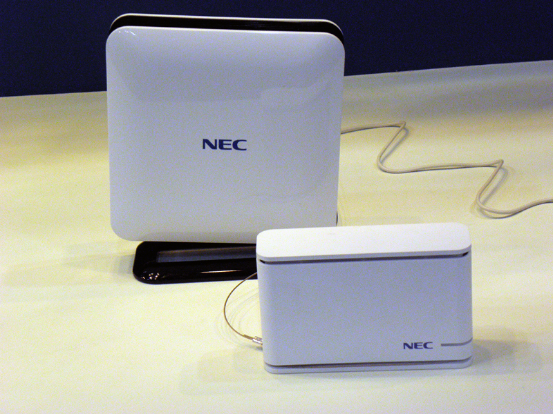 フェムトセルの基地局は機能別に複数種類を用意する