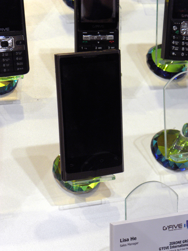 来年発売を予定するAndroid端末はモックアップを展示