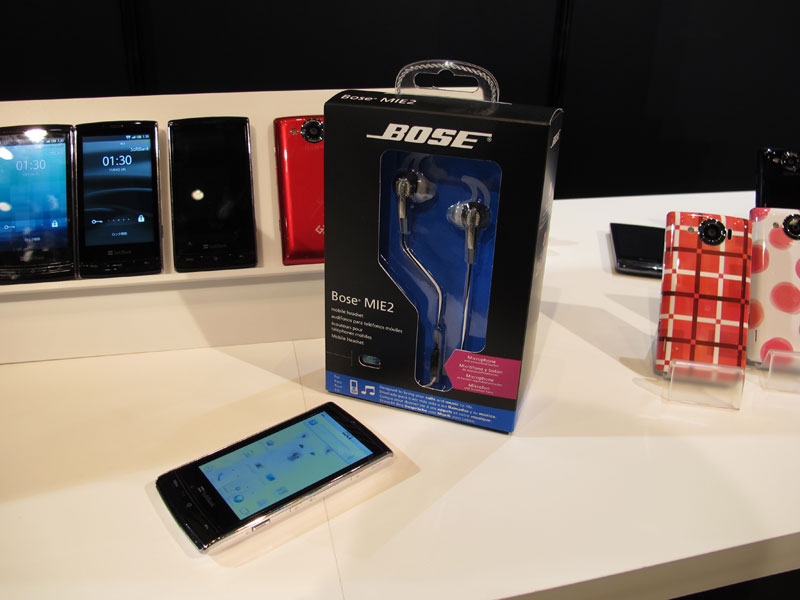 同梱される「Bose MIE2 mobile headset」