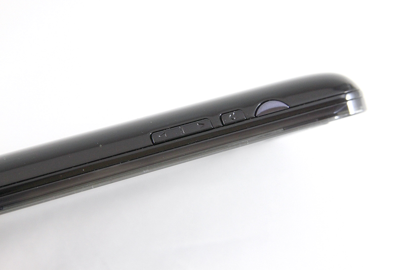 左から、音量UP/DOWNキー、検索キー、シャッターキー