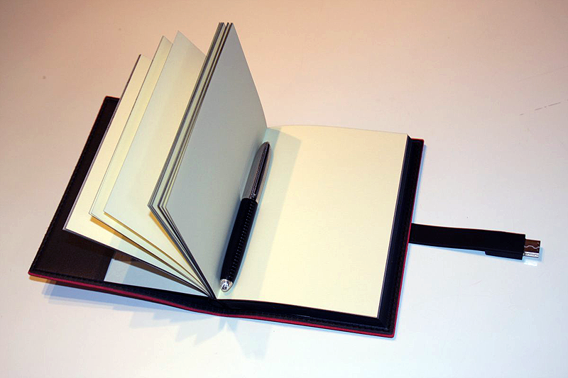 人類が何千年も親しんできた紙のメモを抜くデジタル記録技術はまだ登場しない