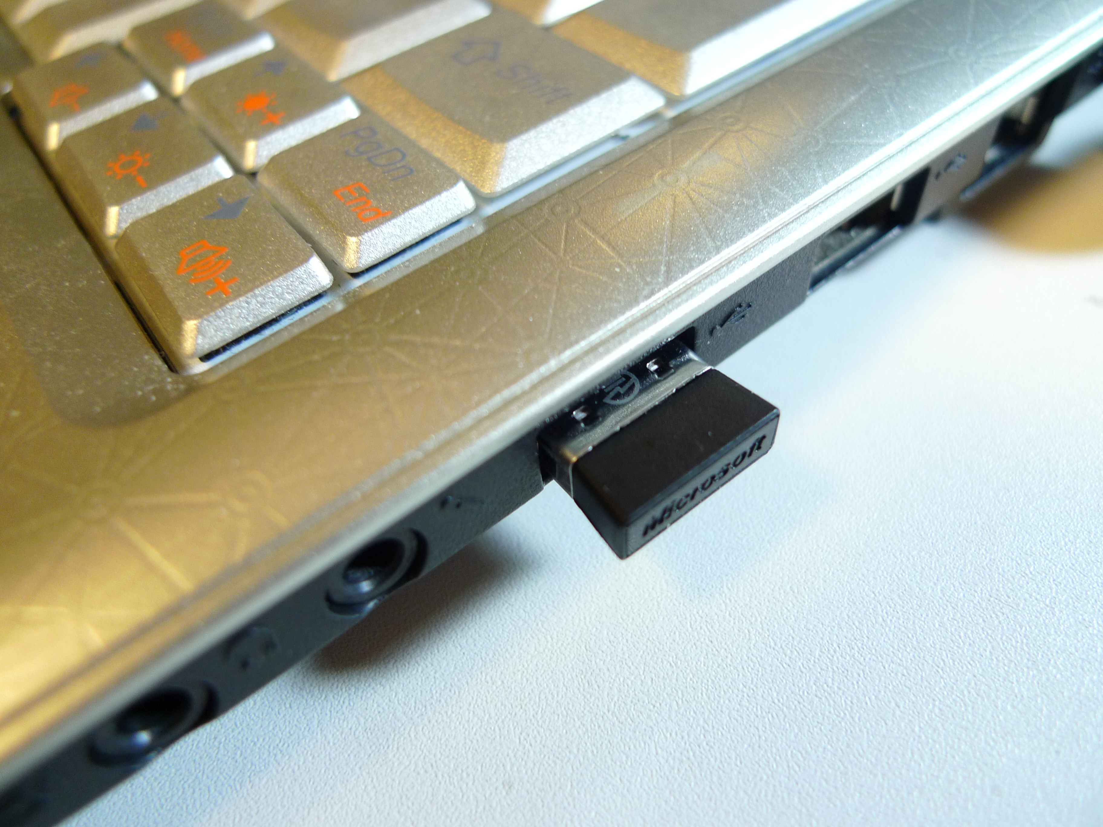 非常にコンパクトな「ナノレシーバー」