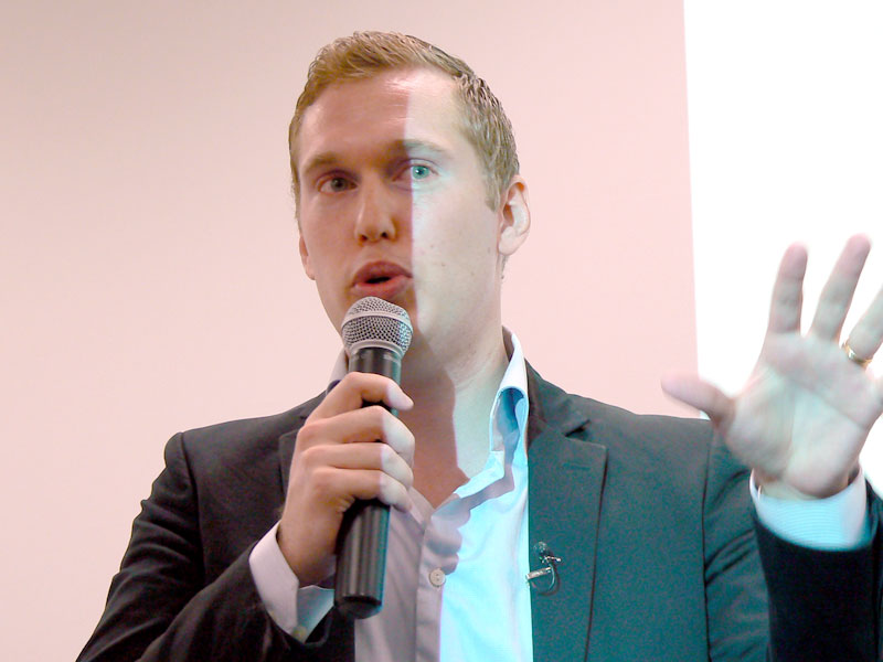 日本市場の造詣が深いラーゲリン氏。「いずれスマートフォンもケータイと呼ばれるようになるのでは」とも語っていた