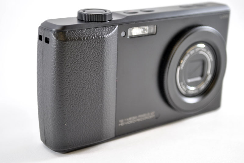 グリップ部分は本革調になっており、握りやすい