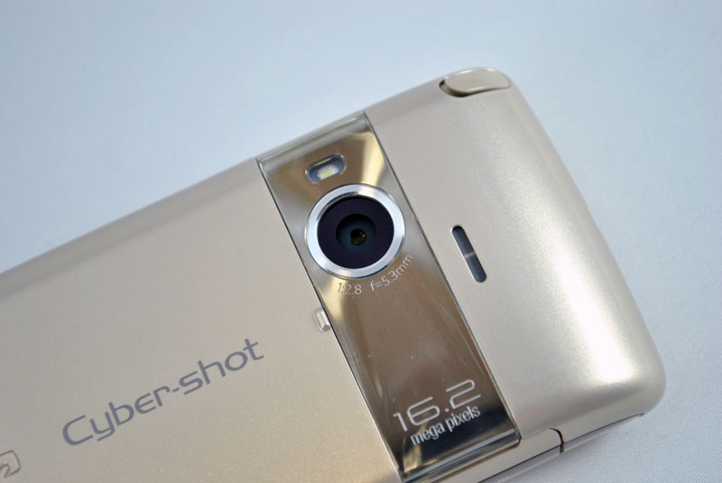 カメラ、ライト、スピーカー