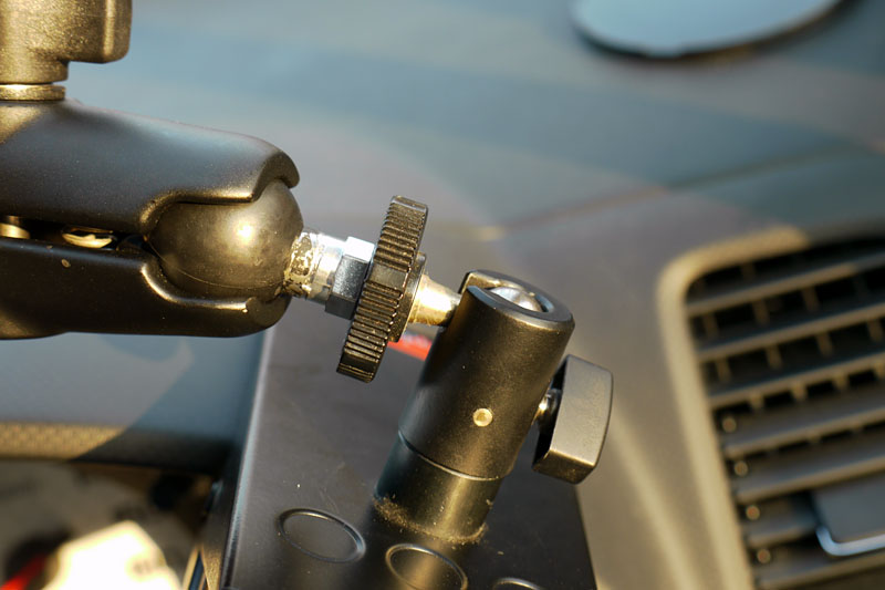 クリップホルダーの自由雲台がやや非力である点が微妙に心配。まあ、一応、固定できているが