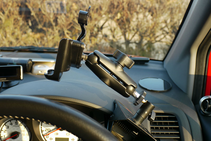 使っているパーツがRAMマウントなので、もちろん、ほかのRAMホルダーも使える