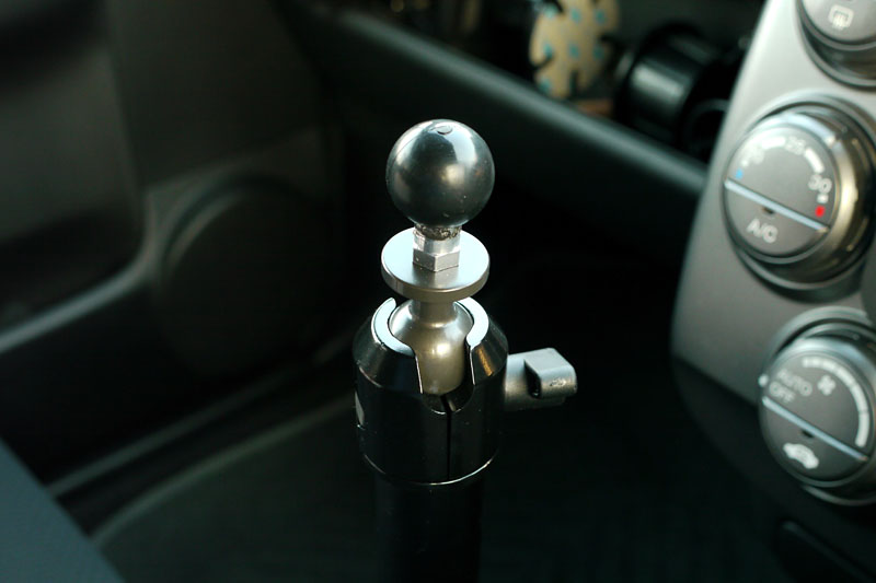 というわけでアームの先端にRAMハンドルバーボールを装着することができる