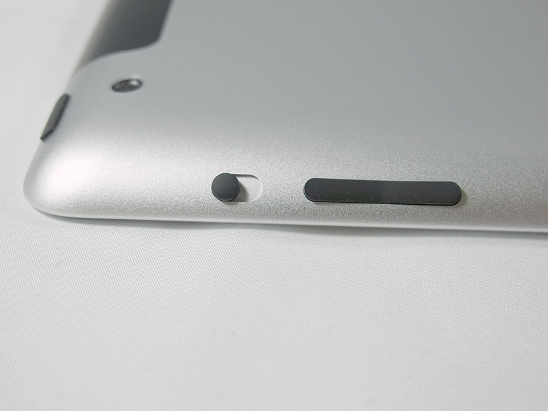 側面上部にロックボタンや音量ボタンがある