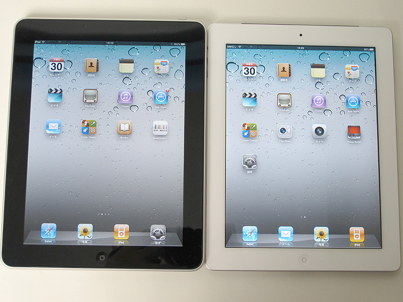 サイズ比較。左は初代のiPad
