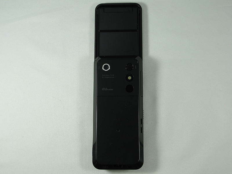 端末を開いた背面