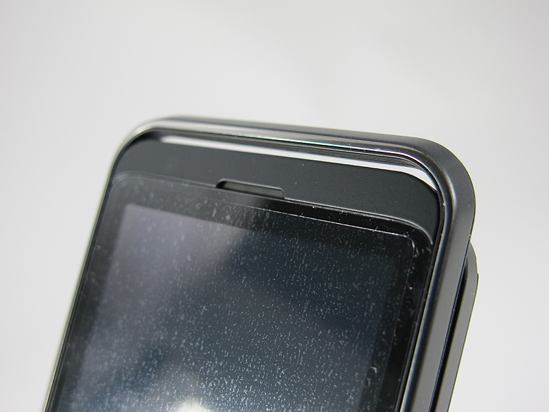 スライドさせると、G9同様にフレームとボディに隙間があるデザイン