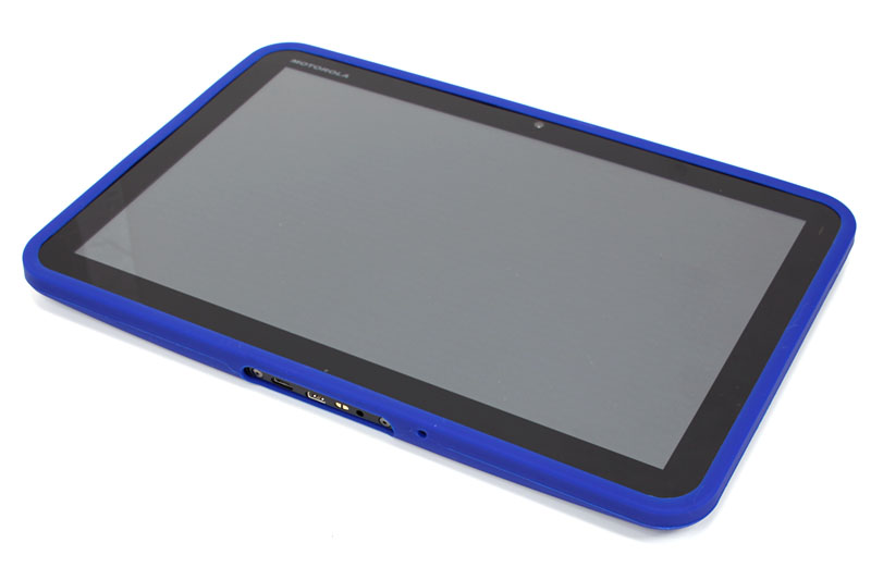 ブルーのGELケースを装着したところ。青のアクセントによりXOOMの印象がちょいと変わる