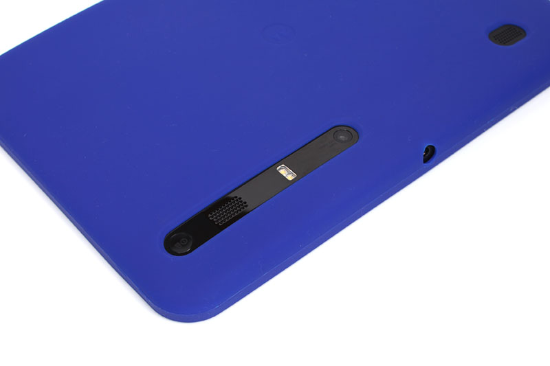 もちろんカメラや電源ボタンなどはケース装着状態でも使用可能