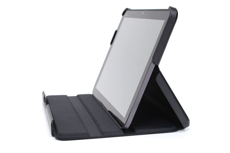 表紙部裏面の溝を使ってXOOM本体を横向きで自立させられる