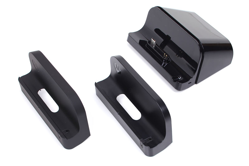 2種のアタッチメントが付属。交換すれば前述のGELケースを装着した状態のXOOMをセットできる