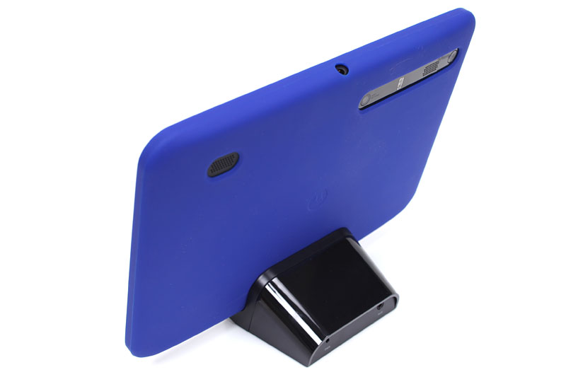 GELケースを着せたXOOMをドックに問題なくセットできた。なかなか便利かもしんない!!