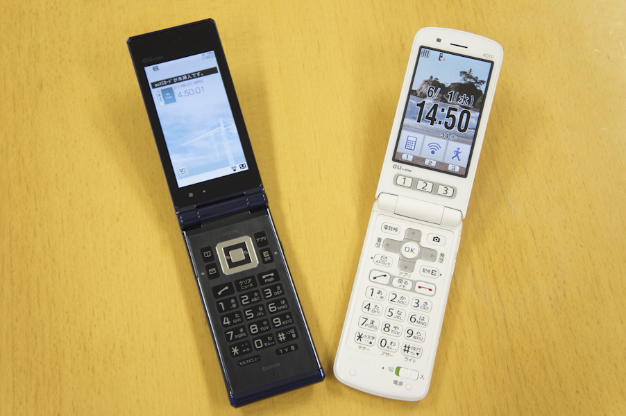 「K009」（左）と「簡単ケータイ K010」（右）