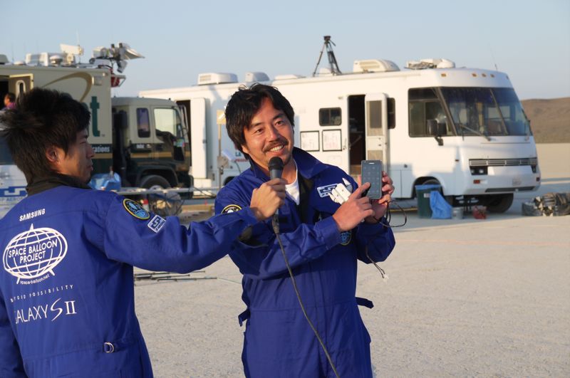 Ustream視聴者に向けてコメントするサムスンの富沢修一氏