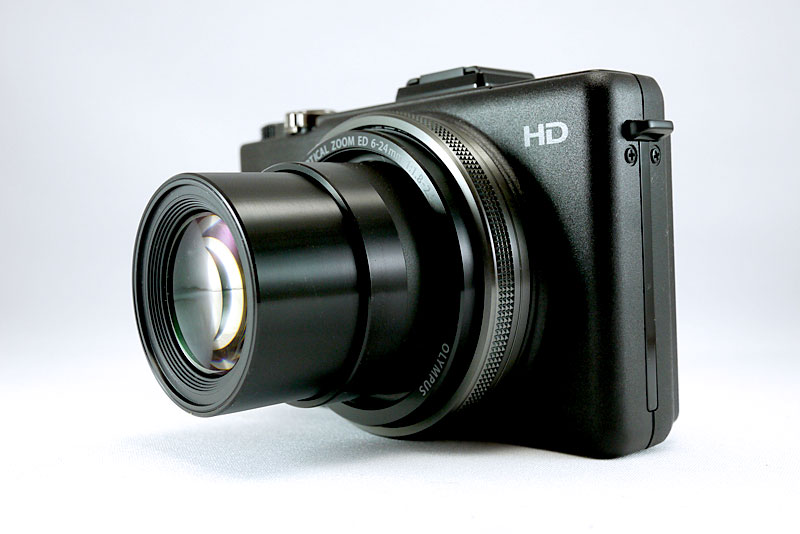 光学4倍ズーム。35mm換算で28mm-112mm
