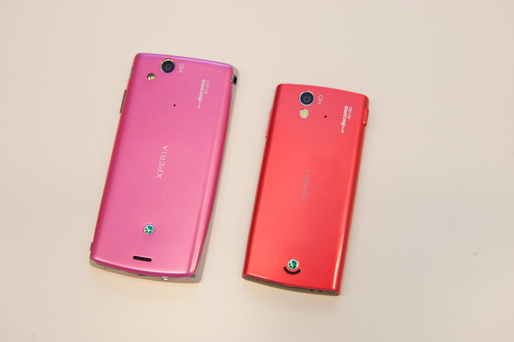 Xperia arc（左）との比較