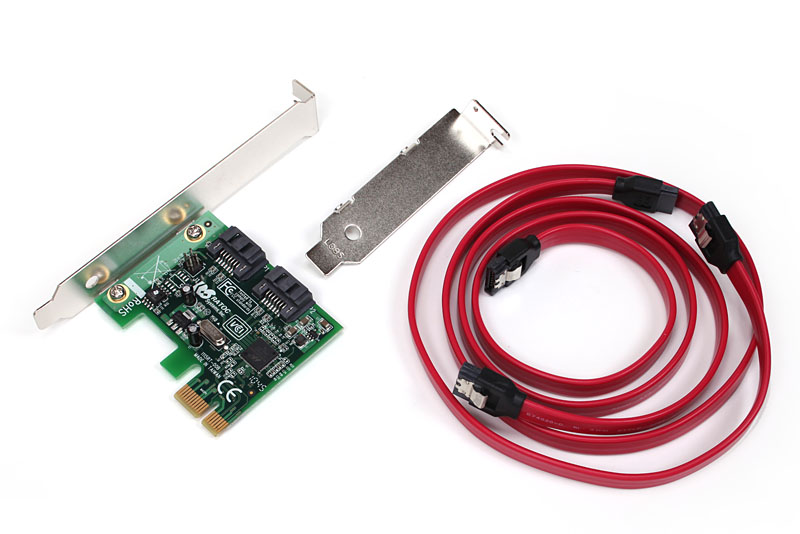 Low Profileブラケットや6Gbps対応SATAケーブル（約60cm）×2本なども同梱。買えばサクッとPCに装着できるのであった